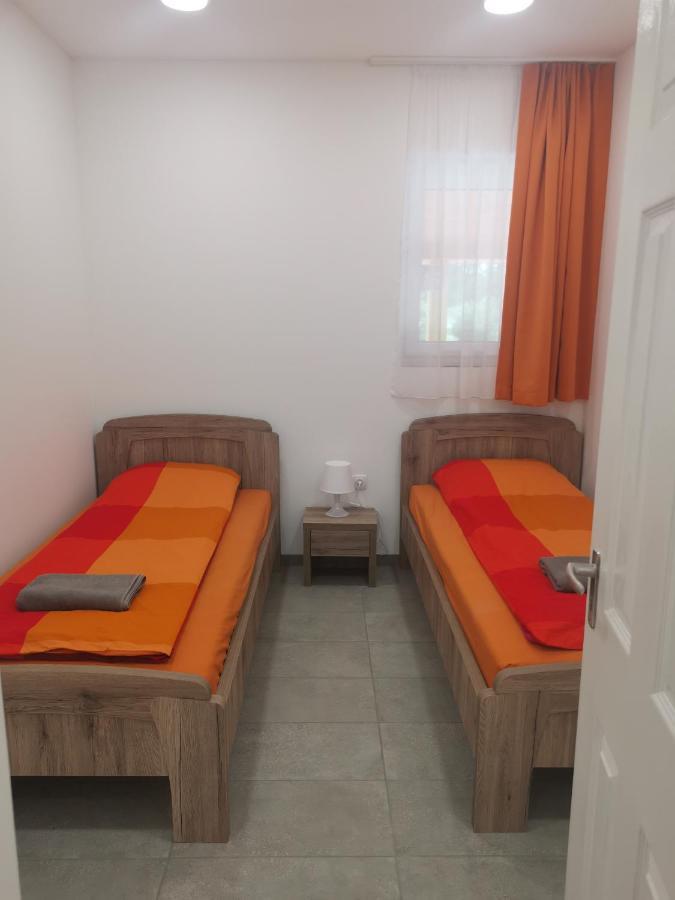 Apartamento Podlovics Tanya Panzió Kemecse Exterior foto